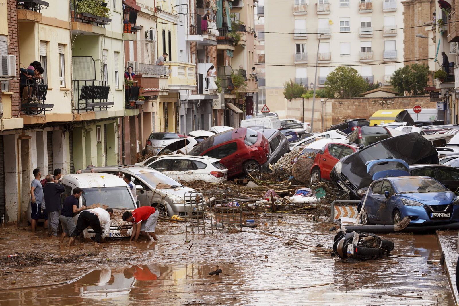 Les rues de valence ce mercredi matin photo sipa ap alberto saiz 1730286469